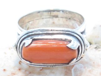 anello tibetano in argento e corallo aranciato